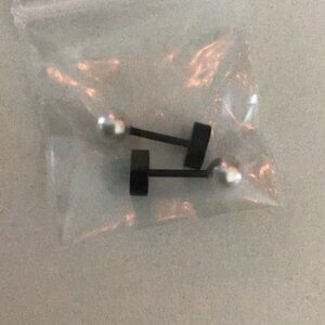 Flat back earrings with pearl